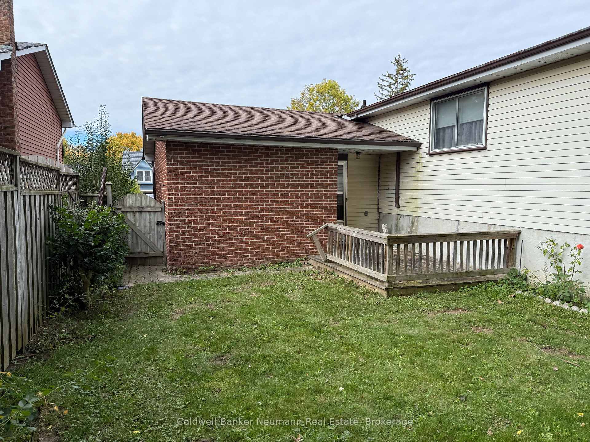 Photo 3 of 125 Queensdale Crescent, Guelph, Willow West/Sugarbush/West Acres — HOMEH