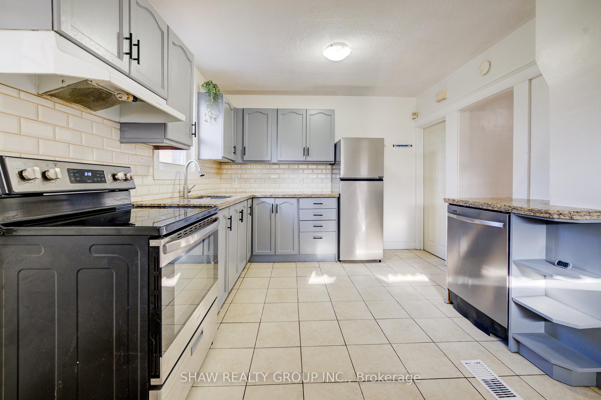 Photo 18 of 125 Melrose Avenue N, Hamilton, Stipley — HOMEH