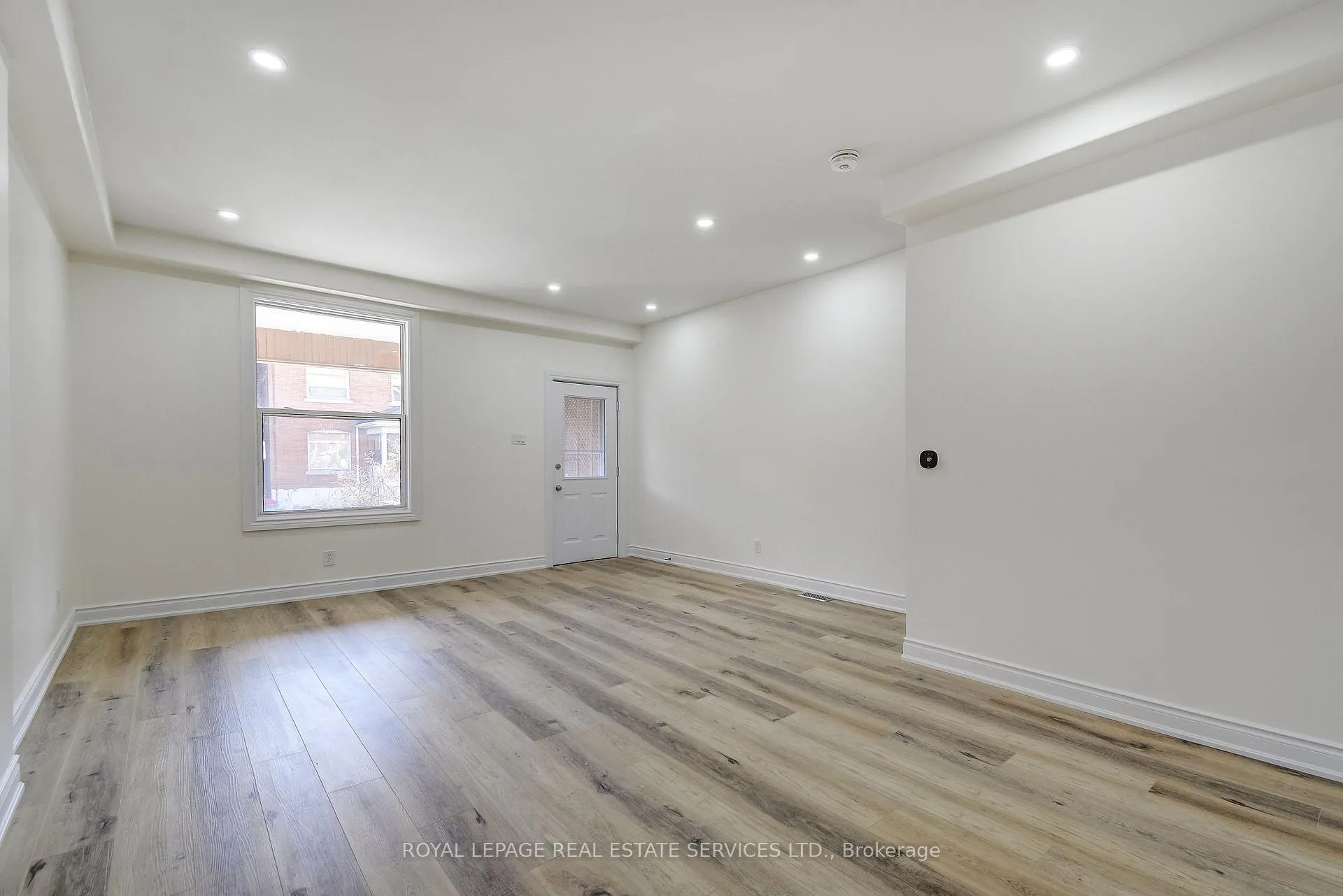 Photo 2 of 35 Fairleigh Avenue N, Hamilton, Gibson — HOMEH