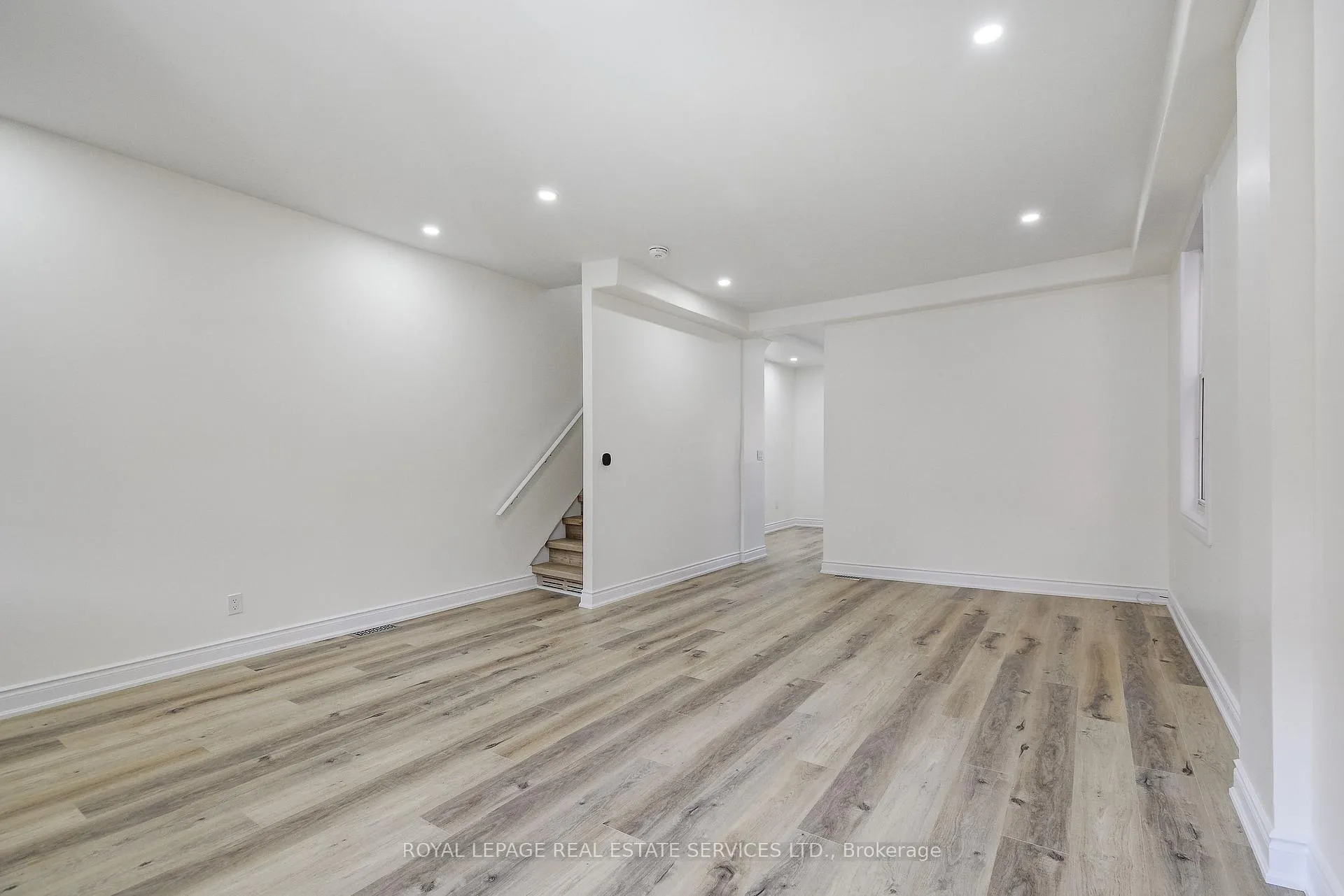 Photo 4 of 35 Fairleigh Avenue N, Hamilton, Gibson — HOMEH
