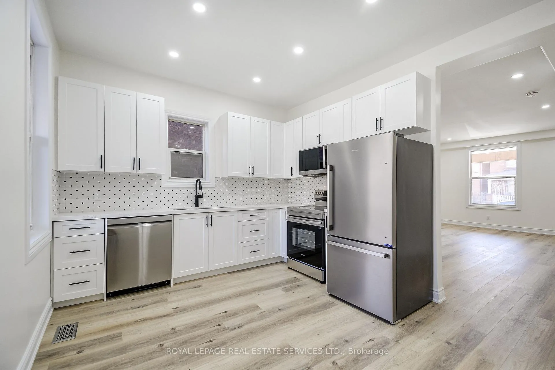 Photo 6 of 35 Fairleigh Avenue N, Hamilton, Gibson — HOMEH