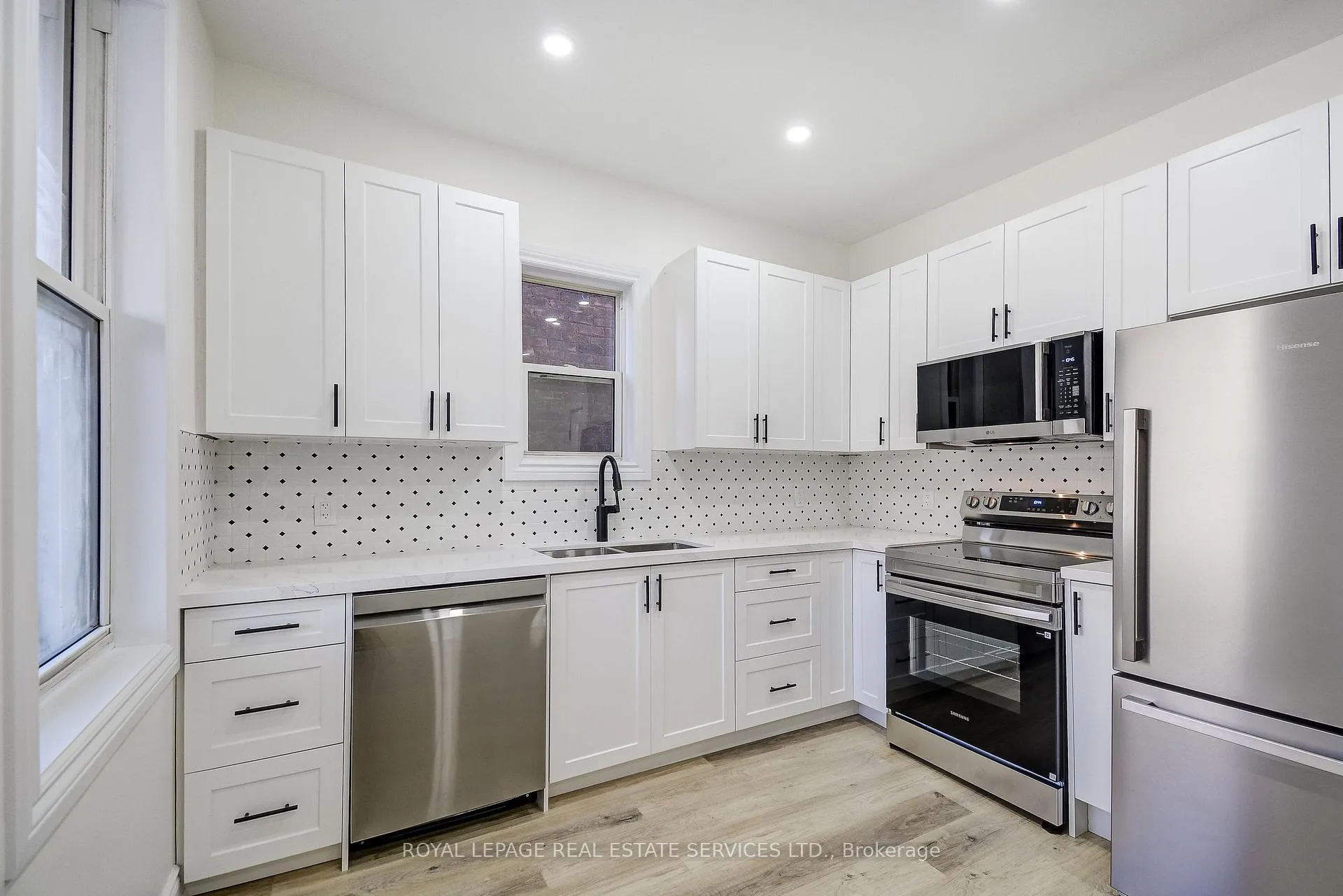 Photo 7 of 35 Fairleigh Avenue N, Hamilton, Gibson — HOMEH