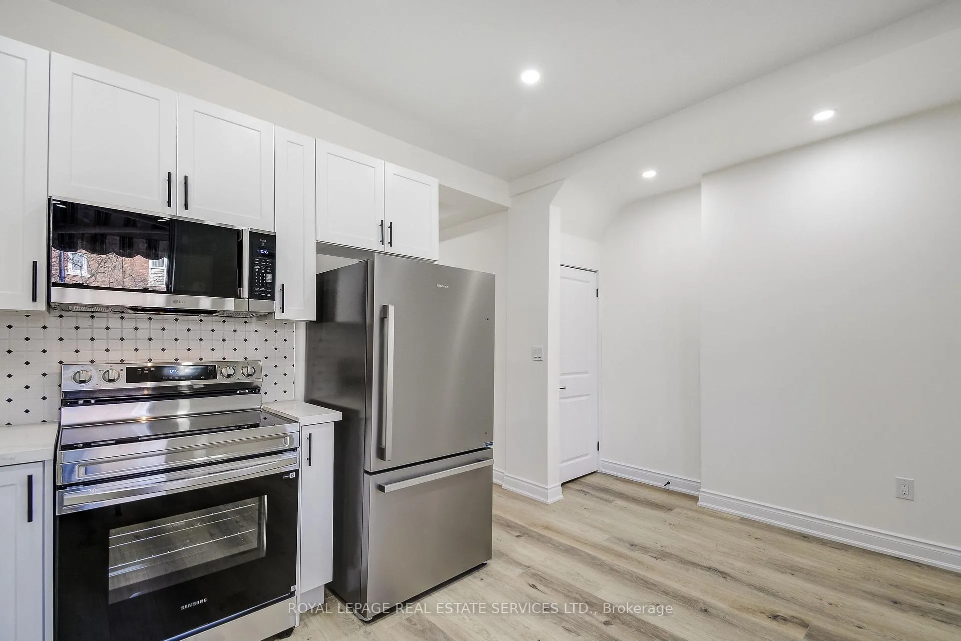 Photo 8 of 35 Fairleigh Avenue N, Hamilton, Gibson — HOMEH