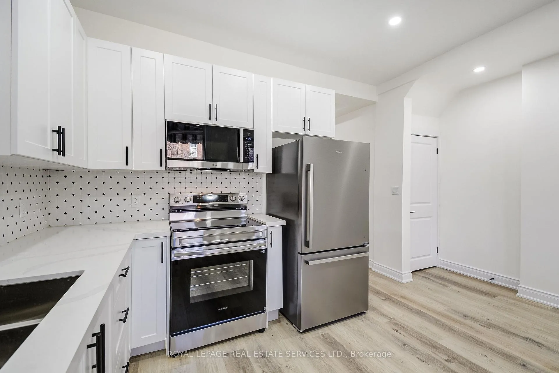 Photo 9 of 35 Fairleigh Avenue N, Hamilton, Gibson — HOMEH