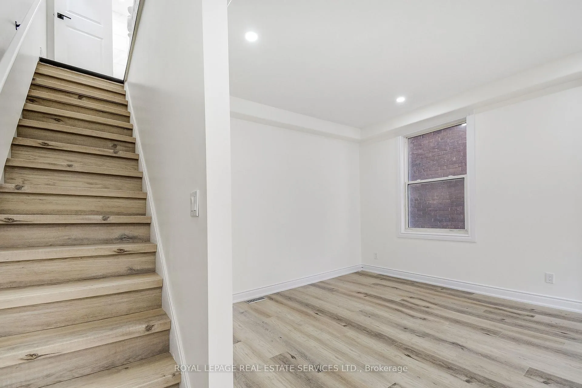 Photo 10 of 35 Fairleigh Avenue N, Hamilton, Gibson — HOMEH