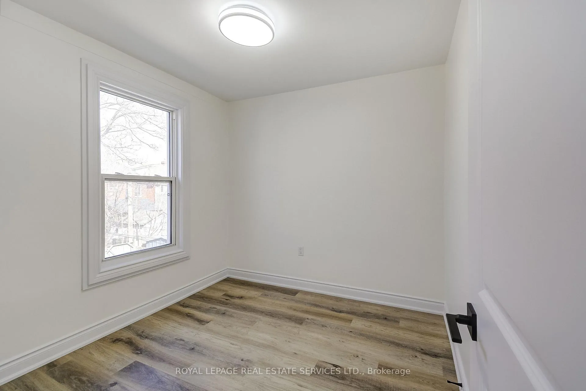 Photo 11 of 35 Fairleigh Avenue N, Hamilton, Gibson — HOMEH