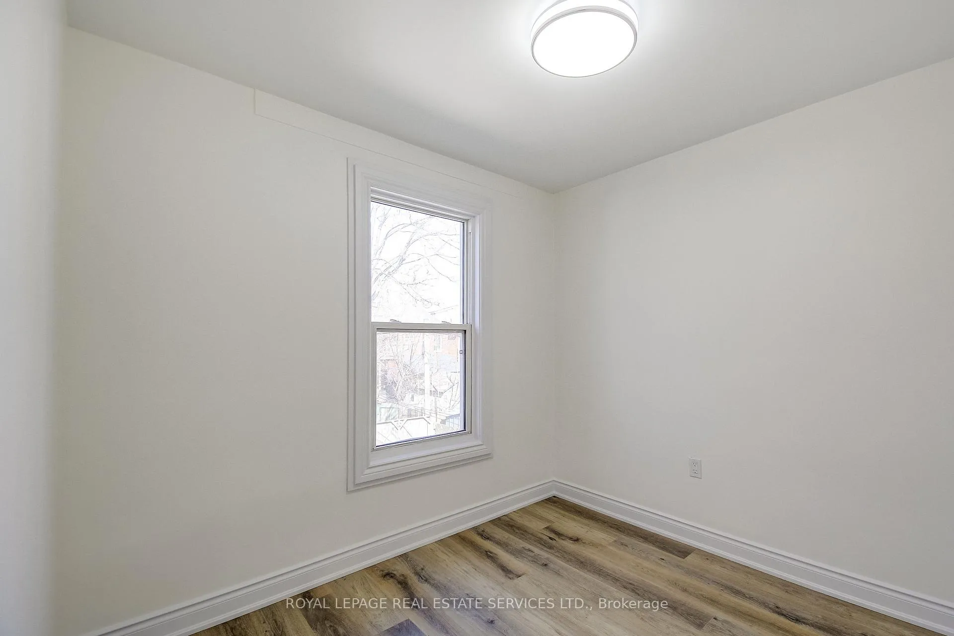 Photo 12 of 35 Fairleigh Avenue N, Hamilton, Gibson — HOMEH
