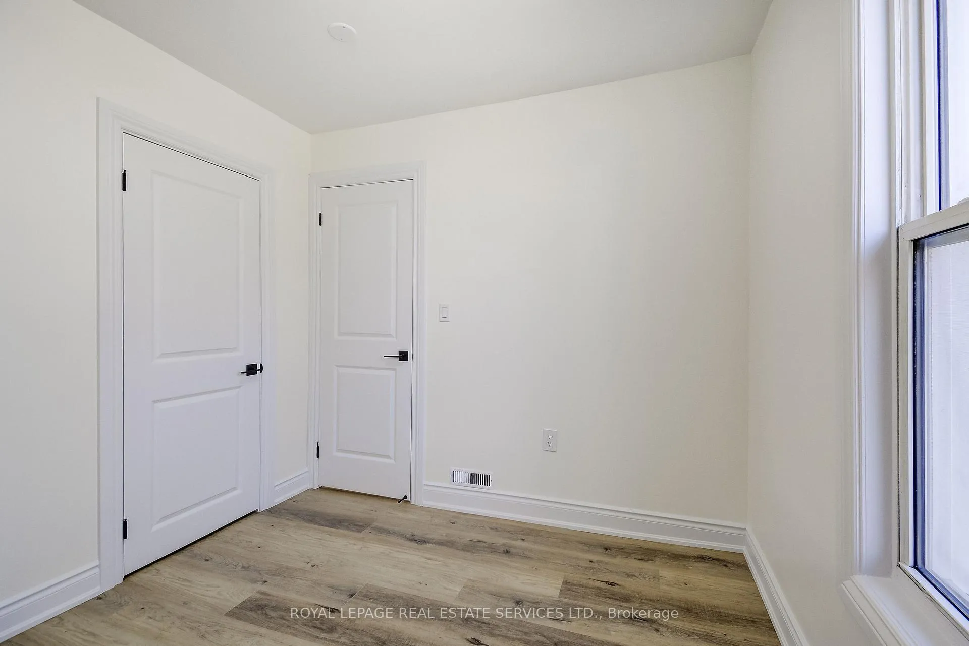 Photo 14 of 35 Fairleigh Avenue N, Hamilton, Gibson — HOMEH