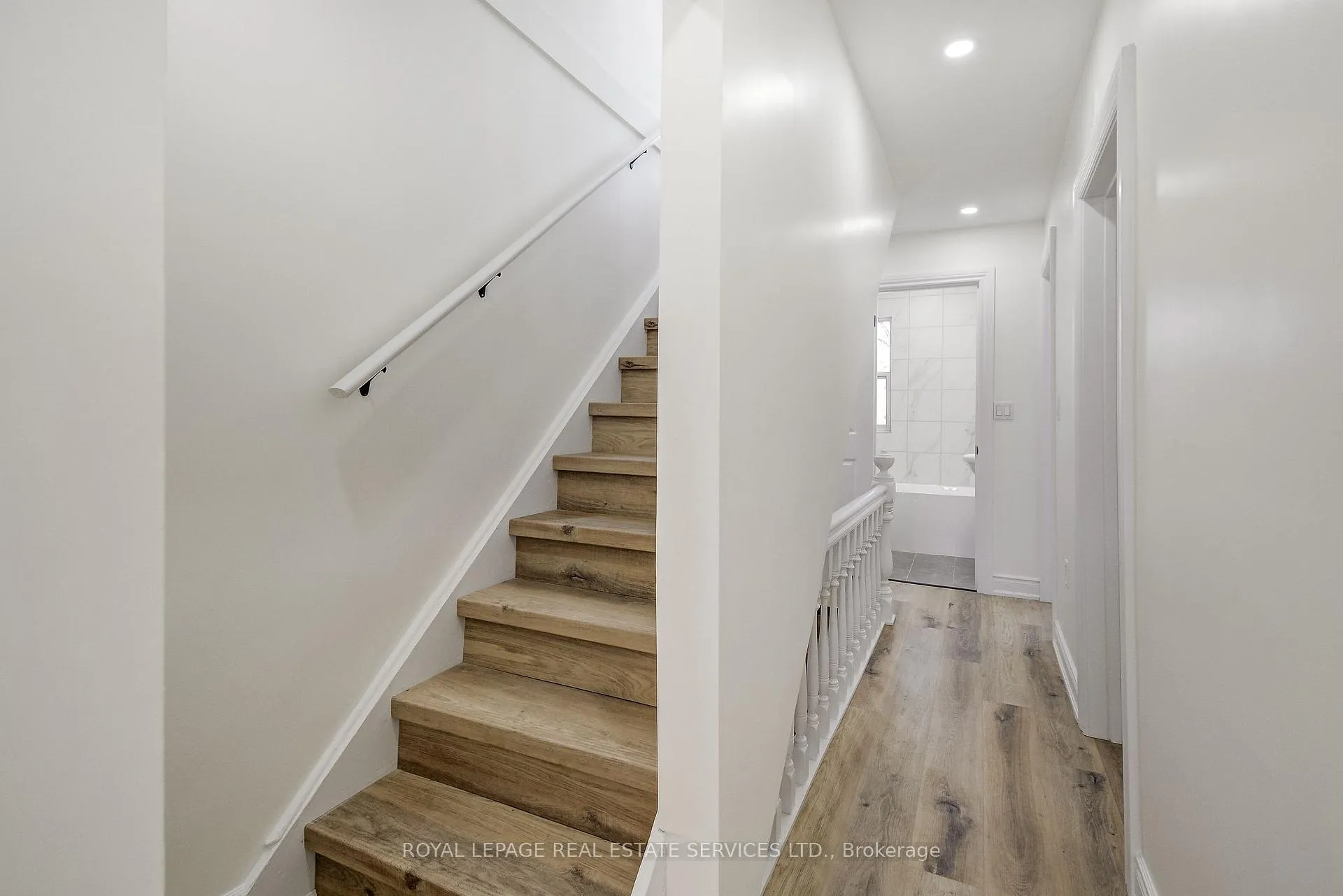 Photo 23 of 35 Fairleigh Avenue N, Hamilton, Gibson — HOMEH