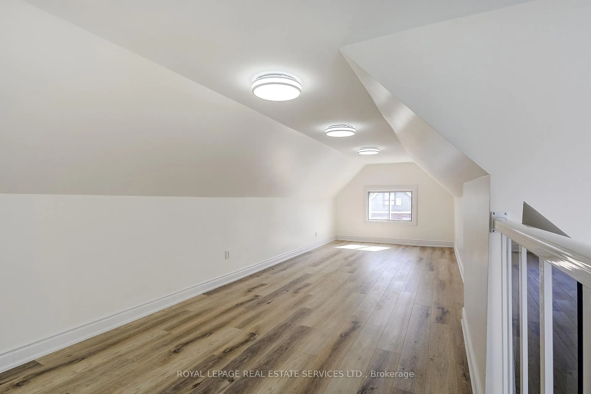 Photo 25 of 35 Fairleigh Avenue N, Hamilton, Gibson — HOMEH