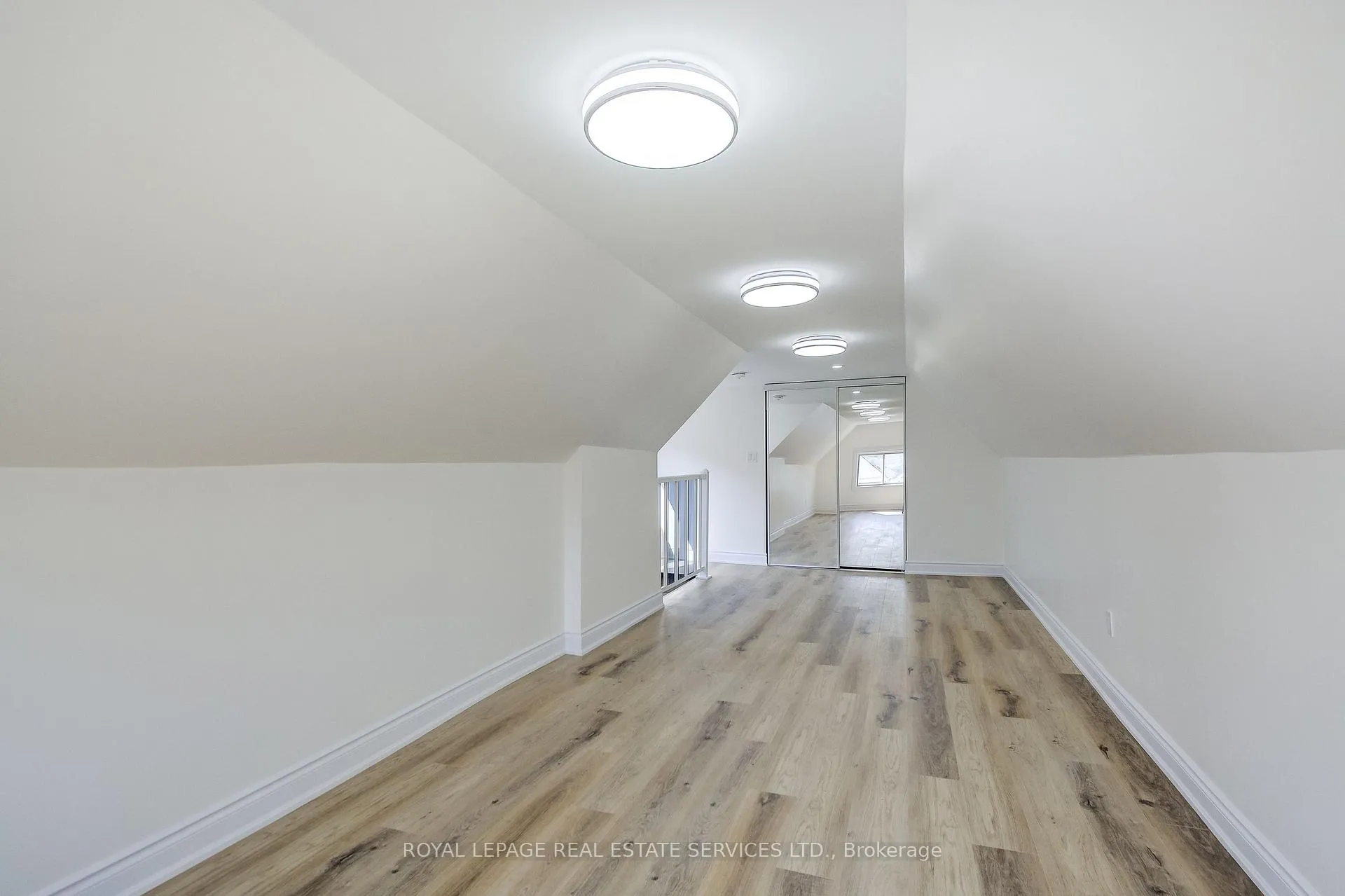 Photo 27 of 35 Fairleigh Avenue N, Hamilton, Gibson — HOMEH
