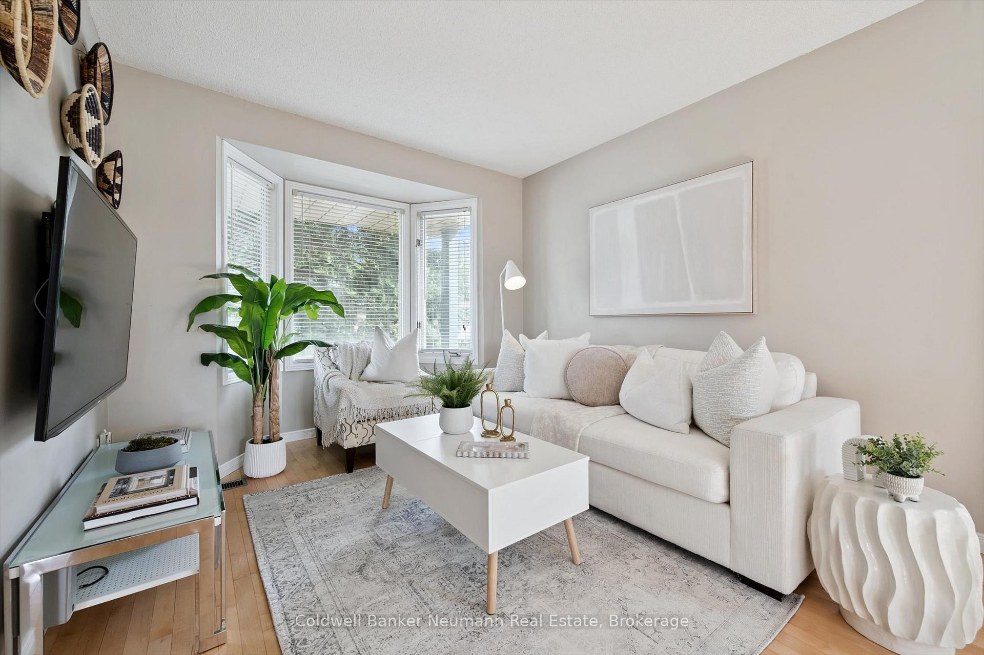 Photo 5 of 46 Dunhill Crescent, Guelph, Willow West/Sugarbush/West Acres — HOMEH