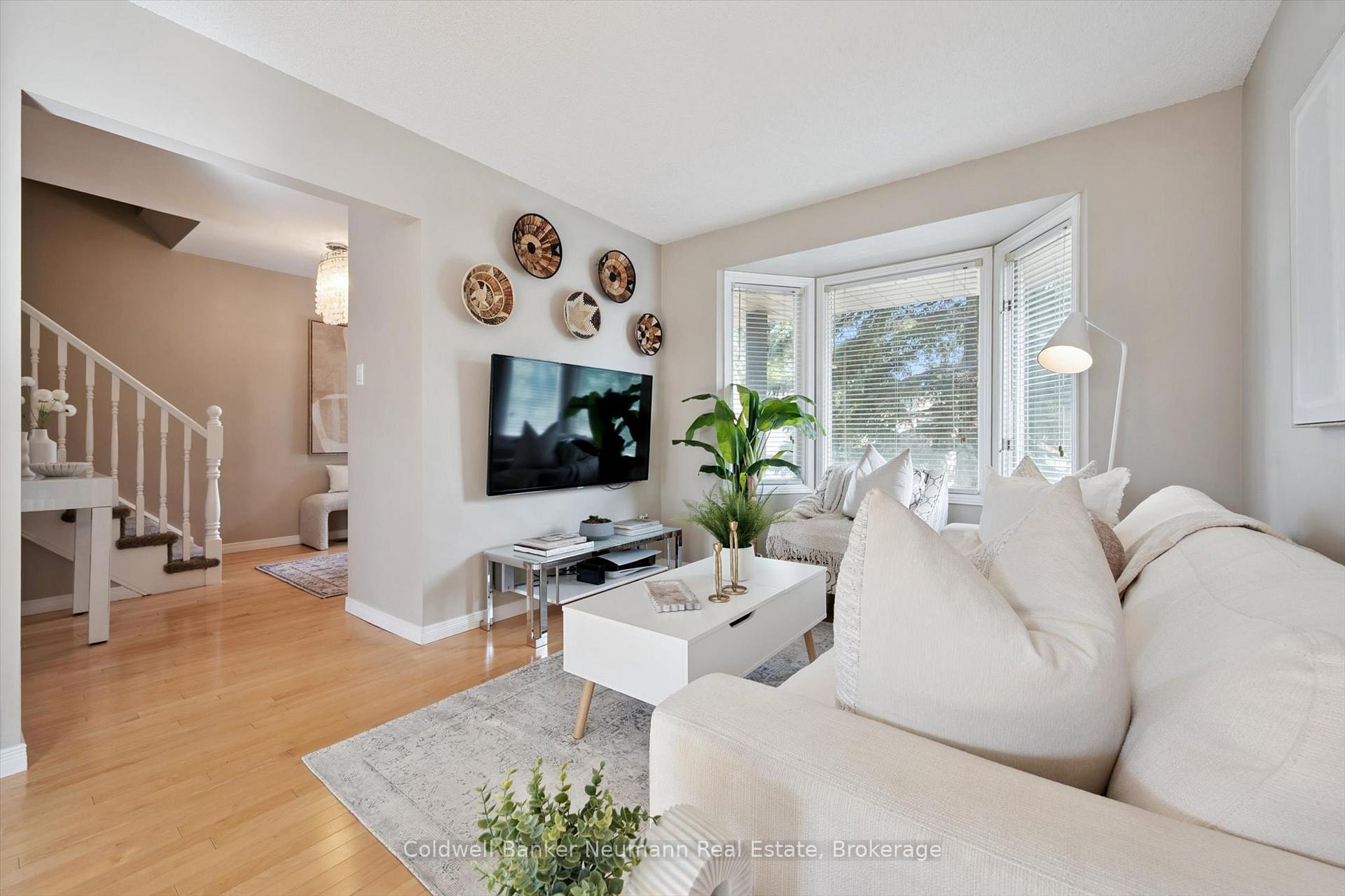 Photo 7 of 46 Dunhill Crescent, Guelph, Willow West/Sugarbush/West Acres — HOMEH