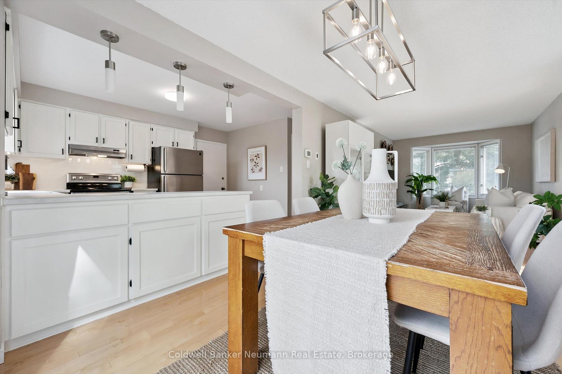 Photo 11 of 46 Dunhill Crescent, Guelph, Willow West/Sugarbush/West Acres — HOMEH
