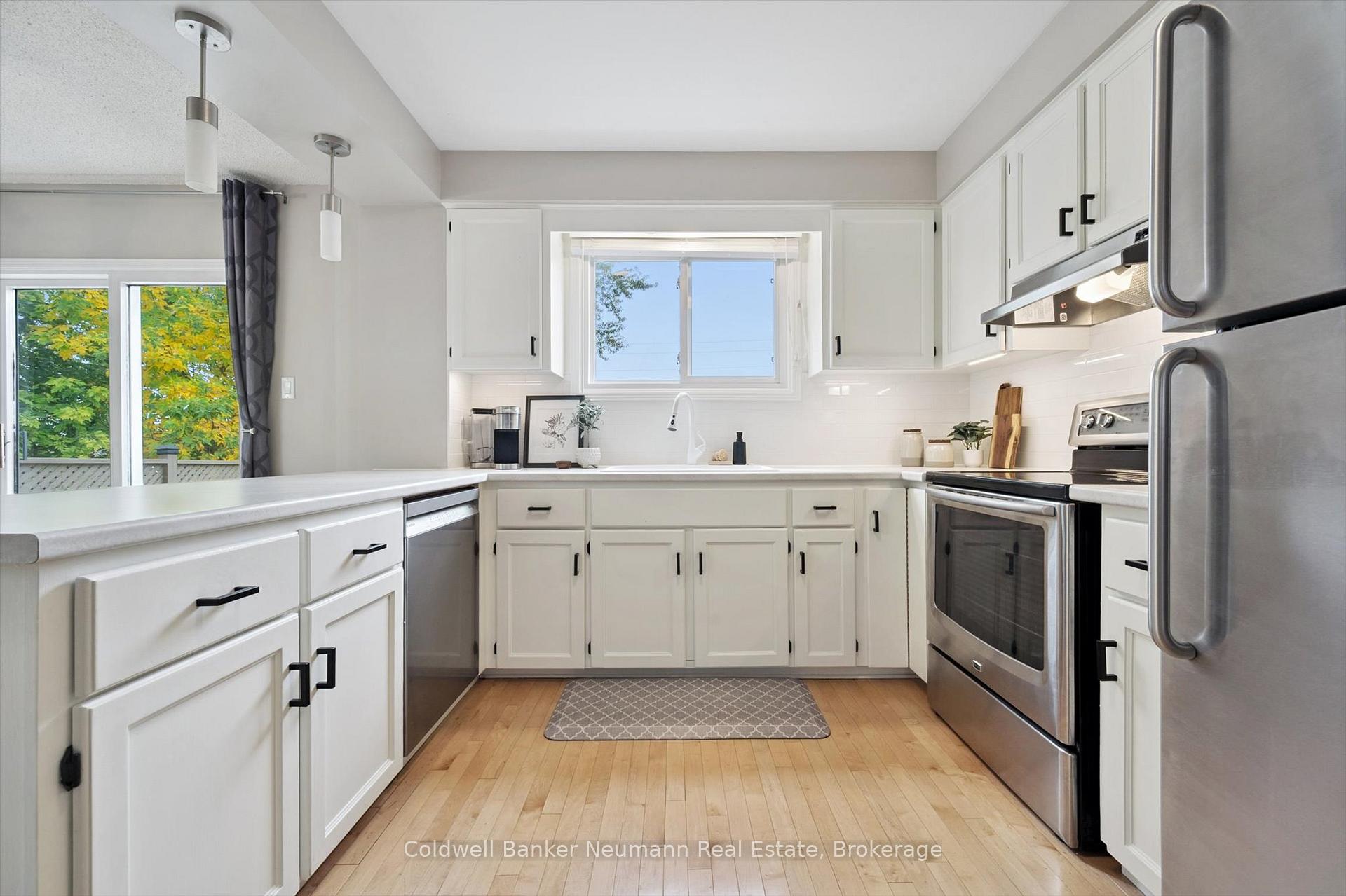 Photo 14 of 46 Dunhill Crescent, Guelph, Willow West/Sugarbush/West Acres — HOMEH