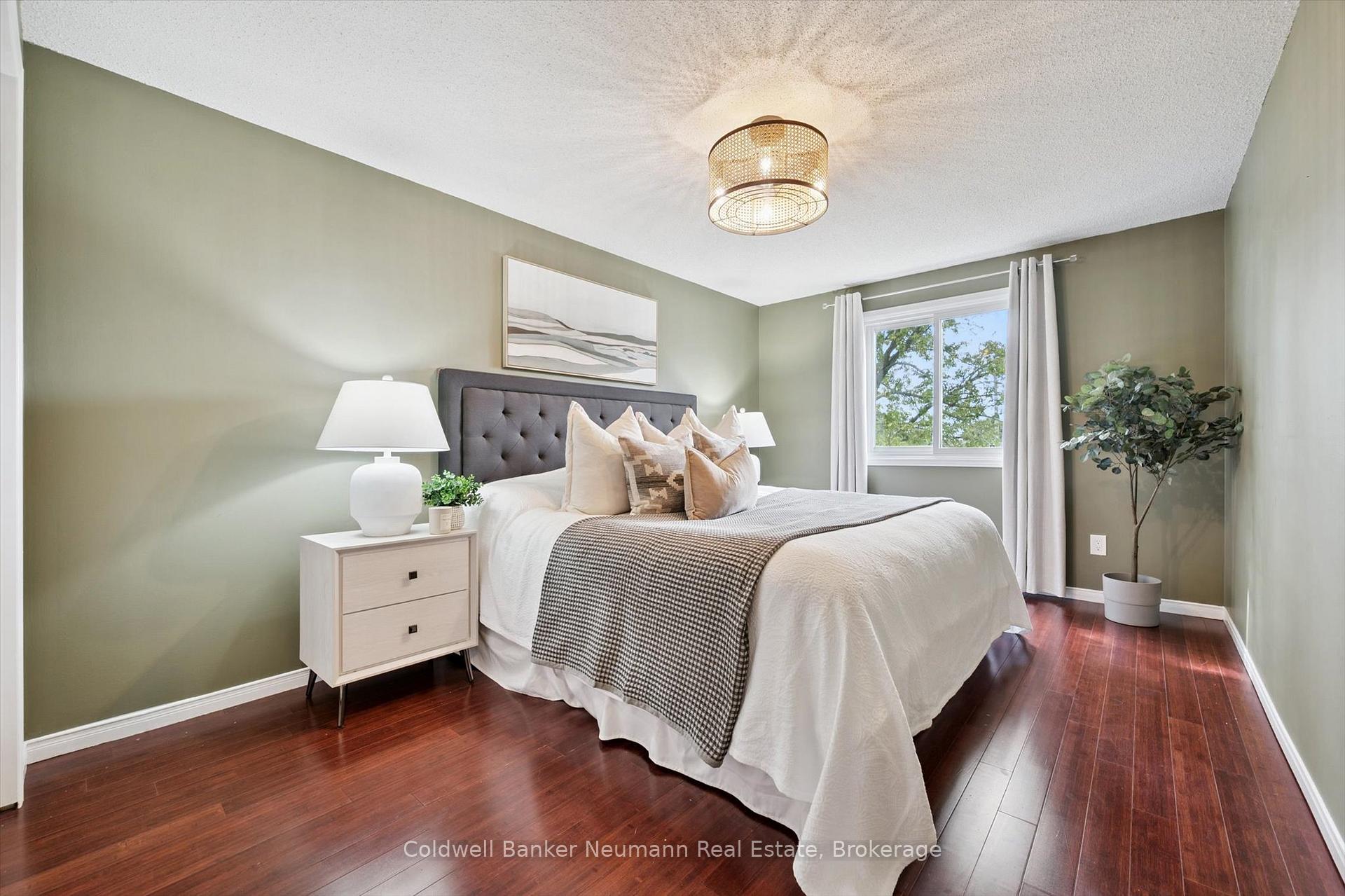 Photo 17 of 46 Dunhill Crescent, Guelph, Willow West/Sugarbush/West Acres — HOMEH