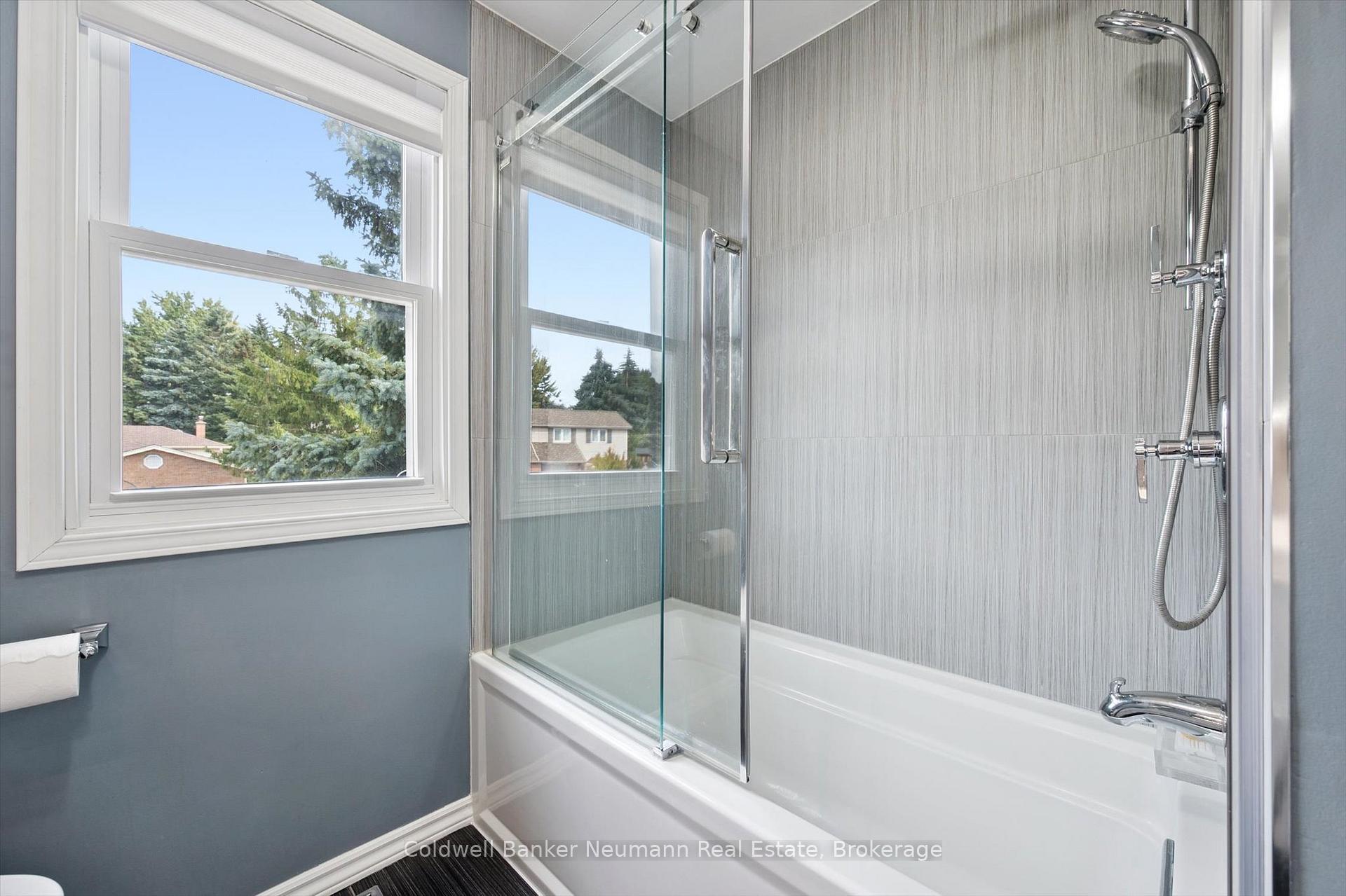Photo 23 of 46 Dunhill Crescent, Guelph, Willow West/Sugarbush/West Acres — HOMEH