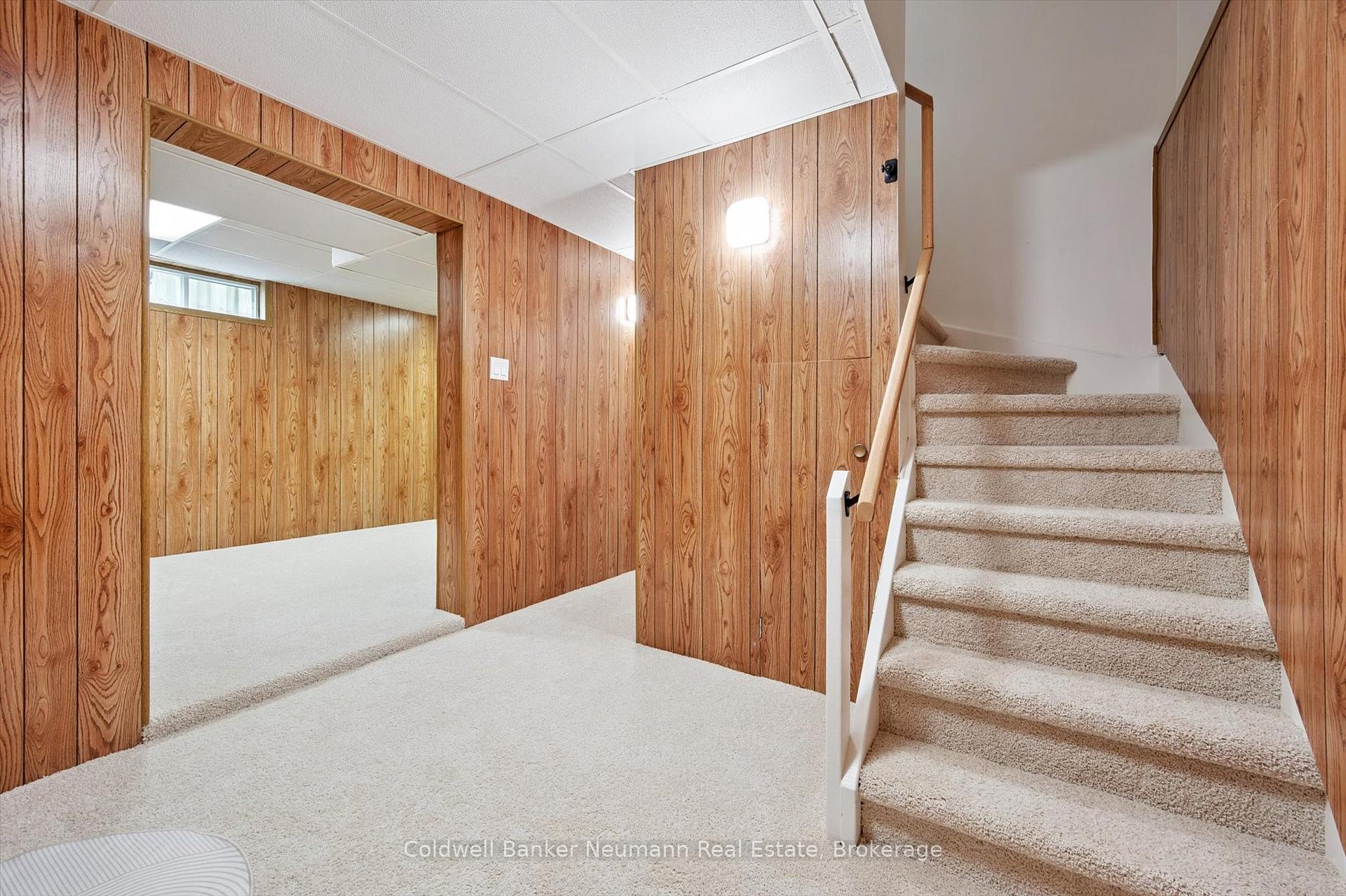 Photo 24 of 46 Dunhill Crescent, Guelph, Willow West/Sugarbush/West Acres — HOMEH