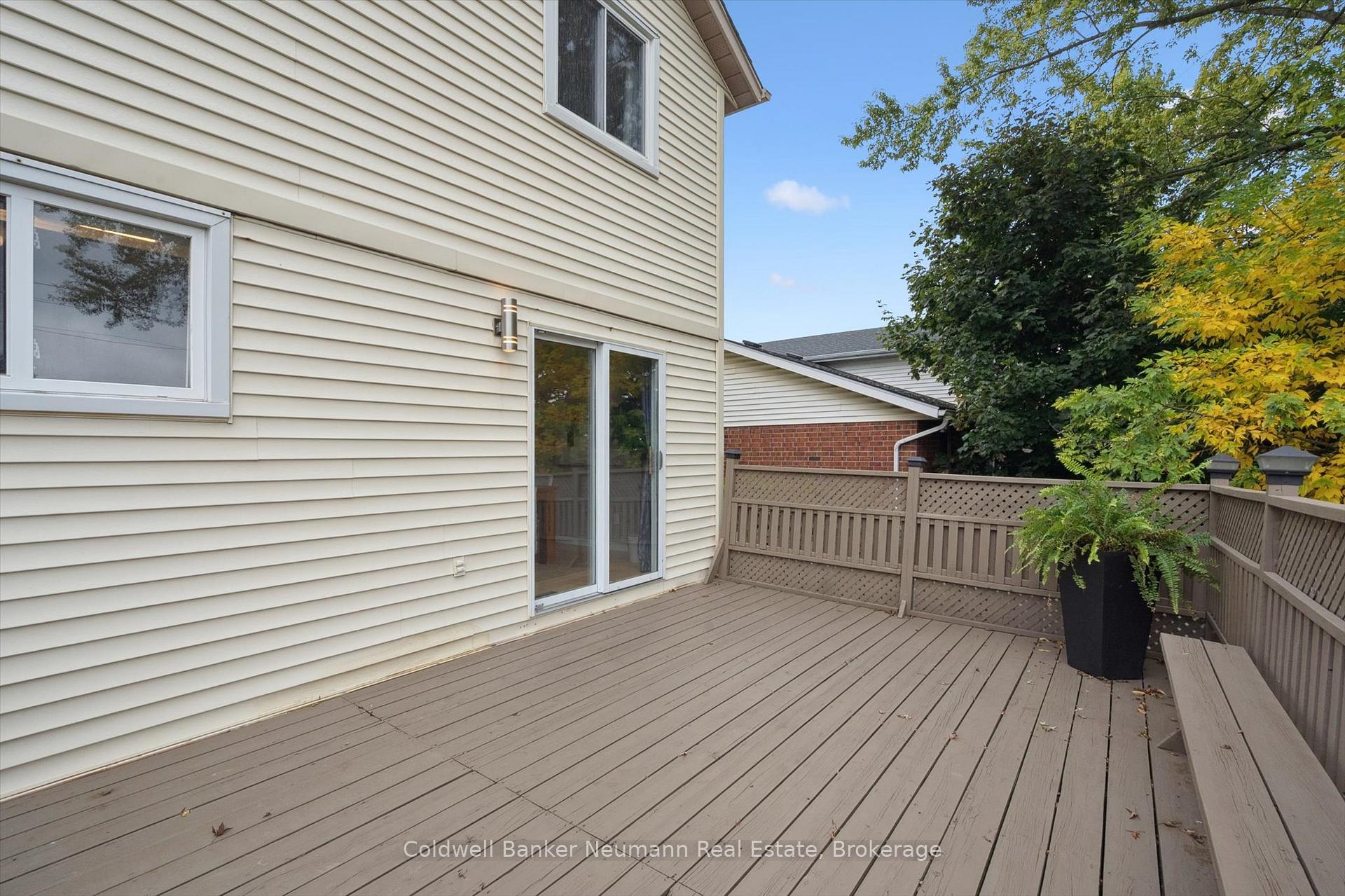 Photo 33 of 46 Dunhill Crescent, Guelph, Willow West/Sugarbush/West Acres — HOMEH