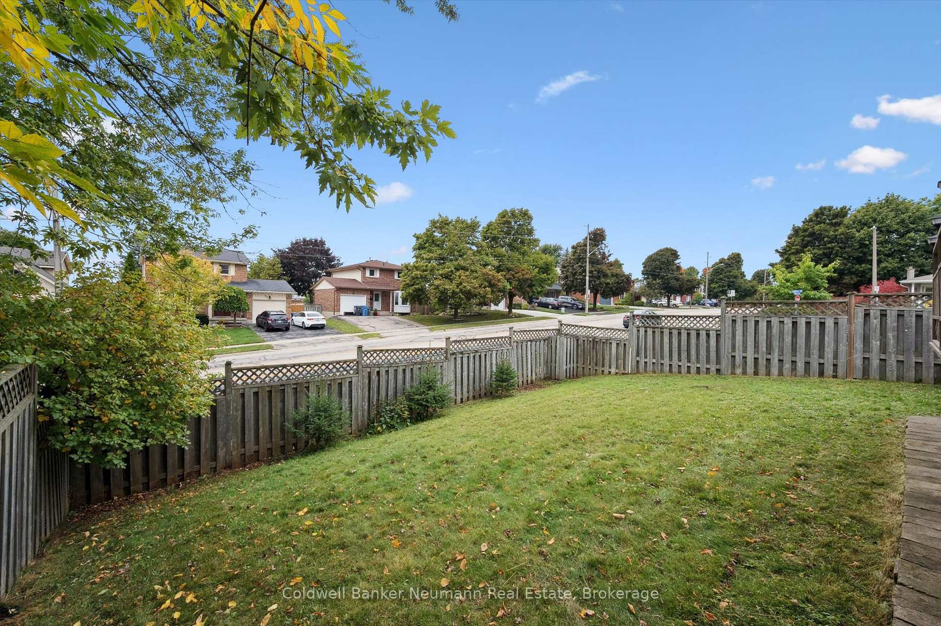 Photo 37 of 46 Dunhill Crescent, Guelph, Willow West/Sugarbush/West Acres — HOMEH