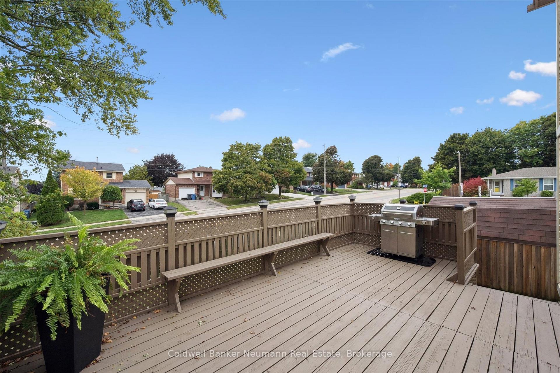 Photo 38 of 46 Dunhill Crescent, Guelph, Willow West/Sugarbush/West Acres — HOMEH