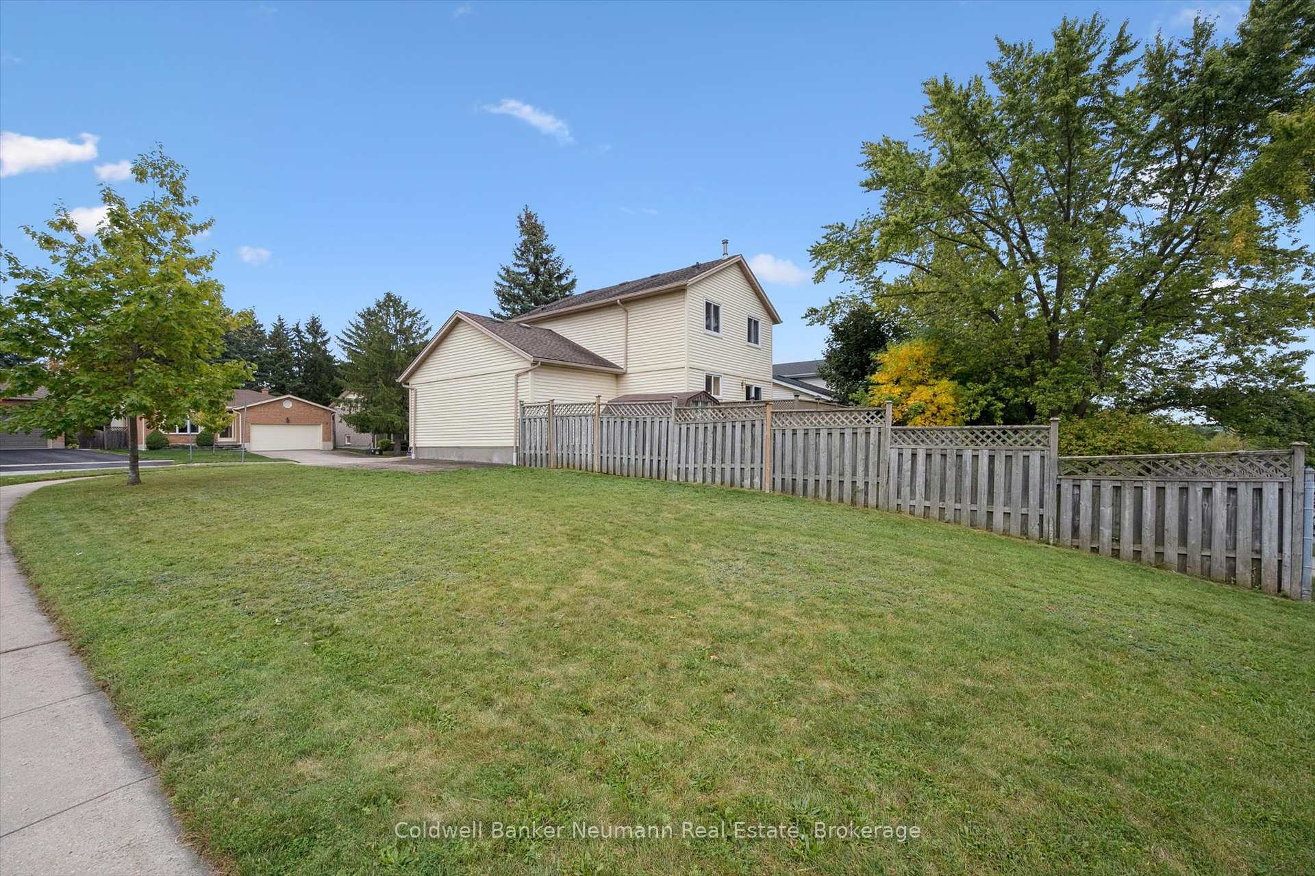 Photo 40 of 46 Dunhill Crescent, Guelph, Willow West/Sugarbush/West Acres — HOMEH