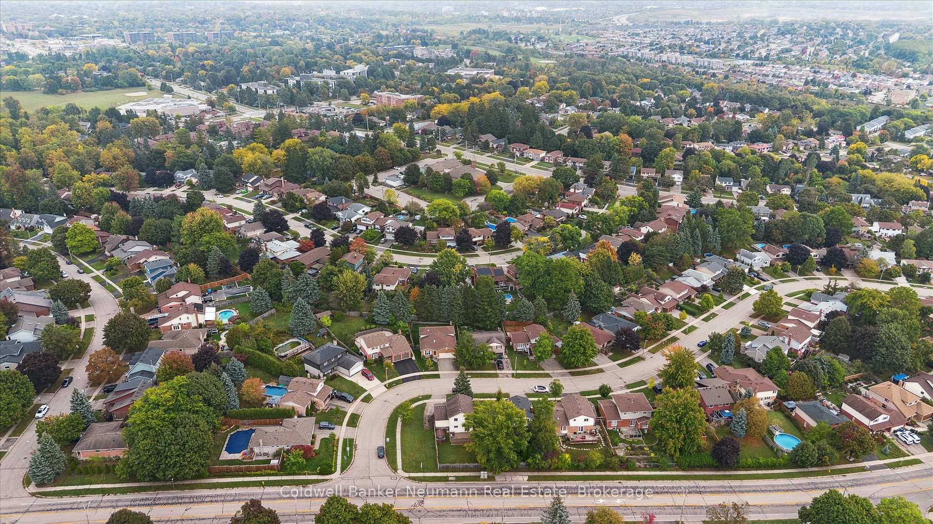 Photo 41 of 46 Dunhill Crescent, Guelph, Willow West/Sugarbush/West Acres — HOMEH