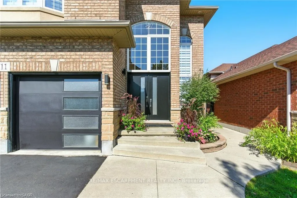 Photo 2 of 11 Silverspring Crescent, Hamilton, Rural Glanbrook — HOMEH