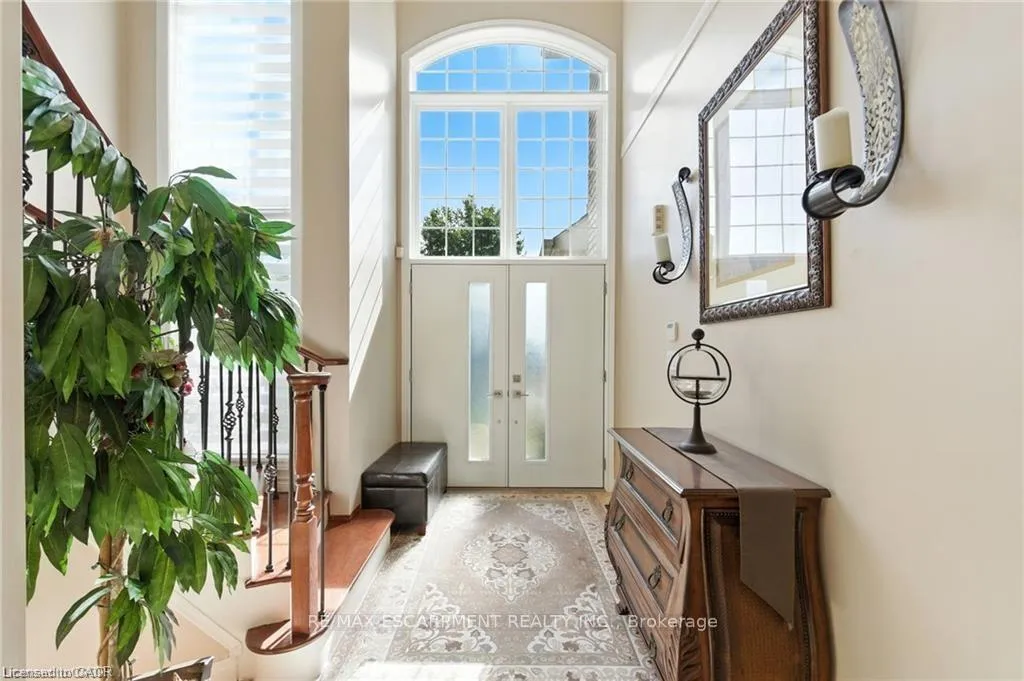 Photo 3 of 11 Silverspring Crescent, Hamilton, Rural Glanbrook — HOMEH