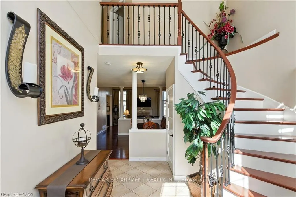 Photo 4 of 11 Silverspring Crescent, Hamilton, Rural Glanbrook — HOMEH