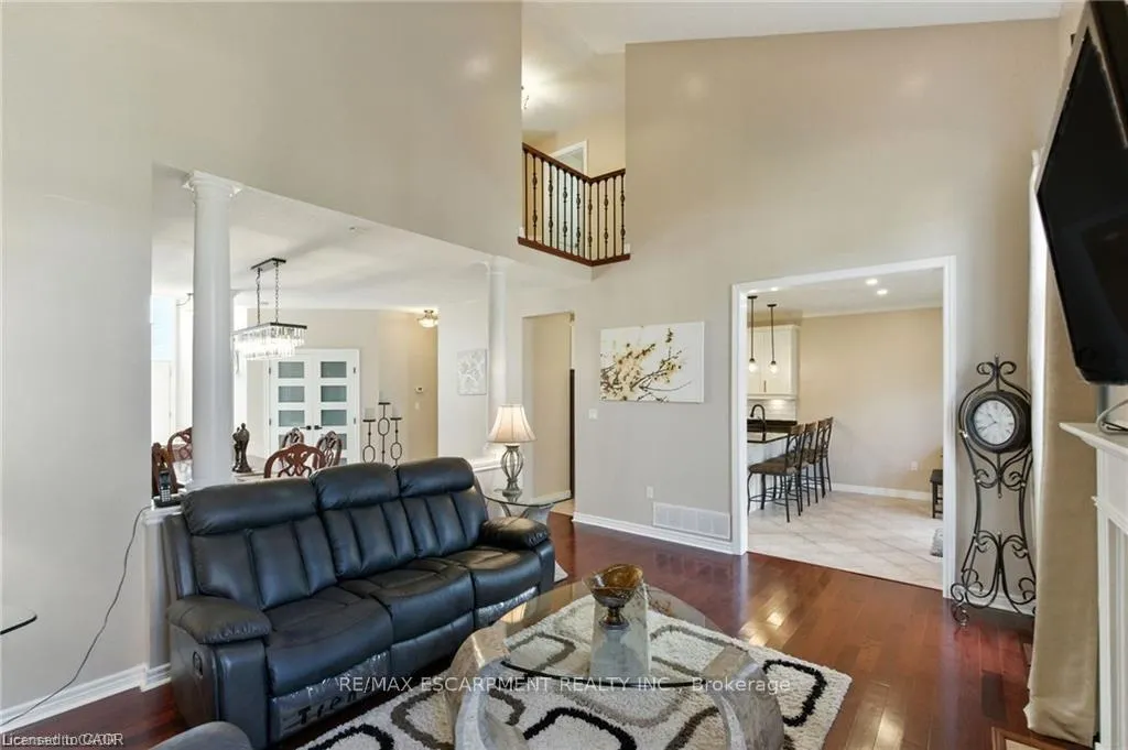Photo 5 of 11 Silverspring Crescent, Hamilton, Rural Glanbrook — HOMEH