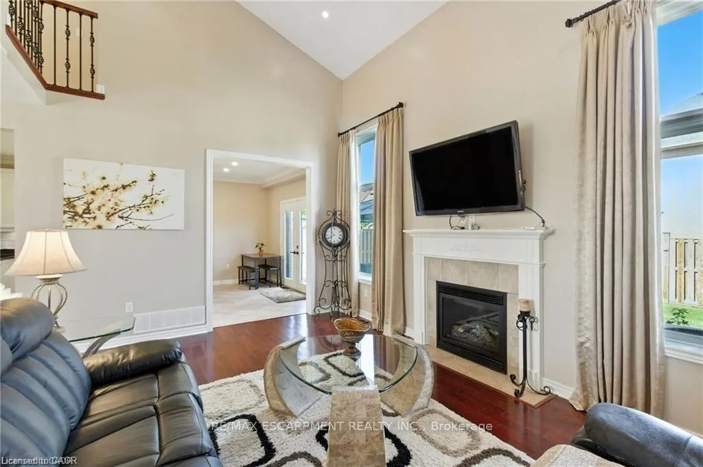 Photo 8 of 11 Silverspring Crescent, Hamilton, Rural Glanbrook — HOMEH