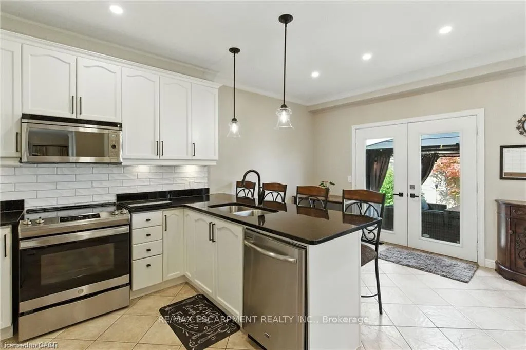 Photo 12 of 11 Silverspring Crescent, Hamilton, Rural Glanbrook — HOMEH