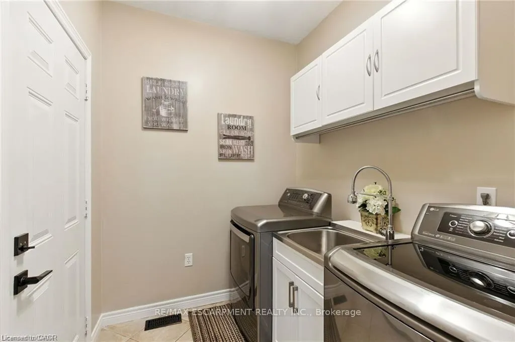 Photo 20 of 11 Silverspring Crescent, Hamilton, Rural Glanbrook — HOMEH