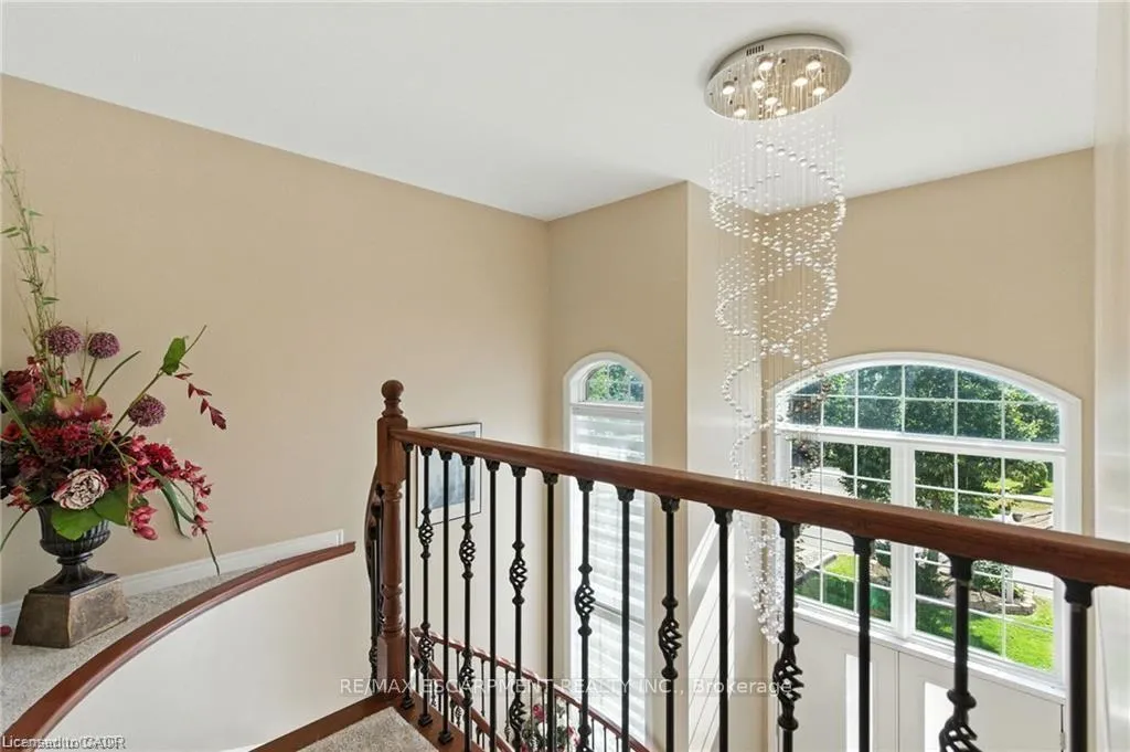 Photo 21 of 11 Silverspring Crescent, Hamilton, Rural Glanbrook — HOMEH