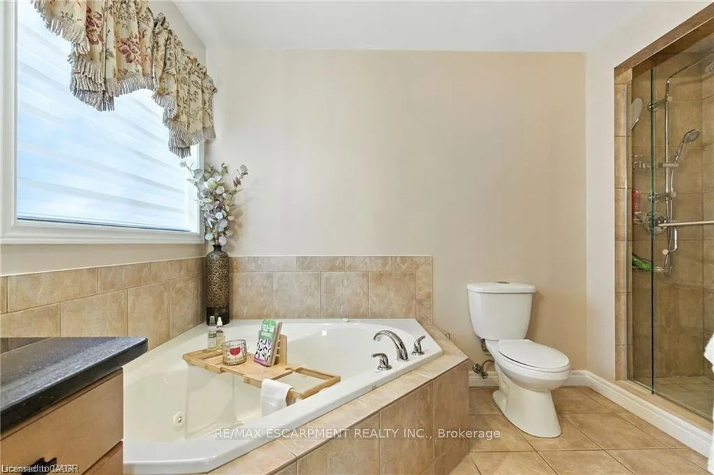 Photo 25 of 11 Silverspring Crescent, Hamilton, Rural Glanbrook — HOMEH