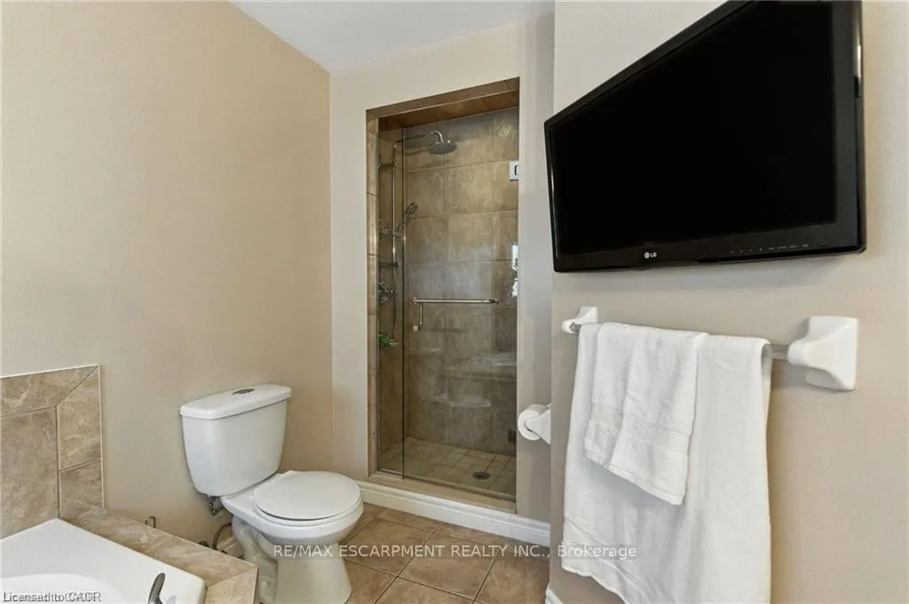 Photo 26 of 11 Silverspring Crescent, Hamilton, Rural Glanbrook — HOMEH