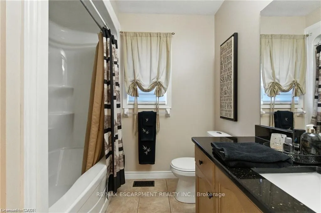 Photo 32 of 11 Silverspring Crescent, Hamilton, Rural Glanbrook — HOMEH