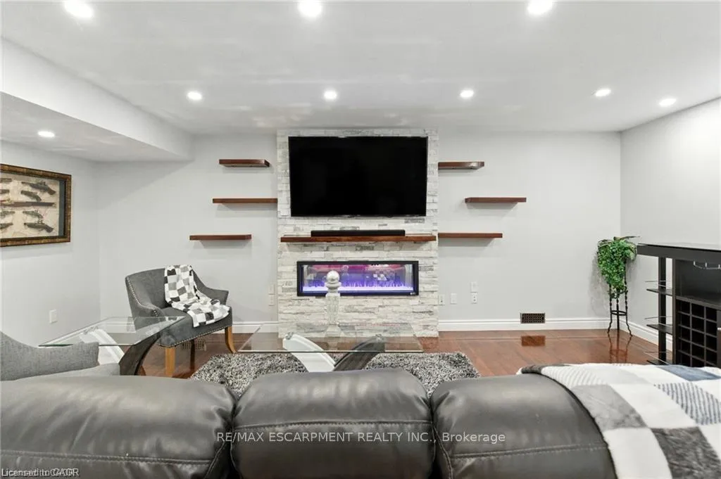 Photo 33 of 11 Silverspring Crescent, Hamilton, Rural Glanbrook — HOMEH