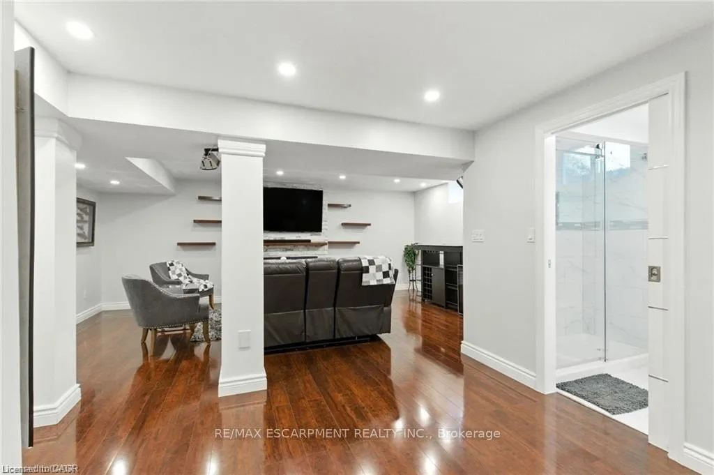 Photo 34 of 11 Silverspring Crescent, Hamilton, Rural Glanbrook — HOMEH
