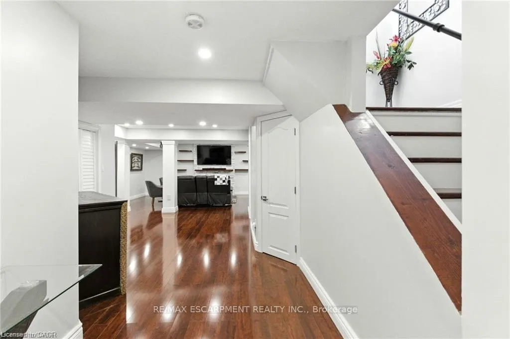 Photo 35 of 11 Silverspring Crescent, Hamilton, Rural Glanbrook — HOMEH
