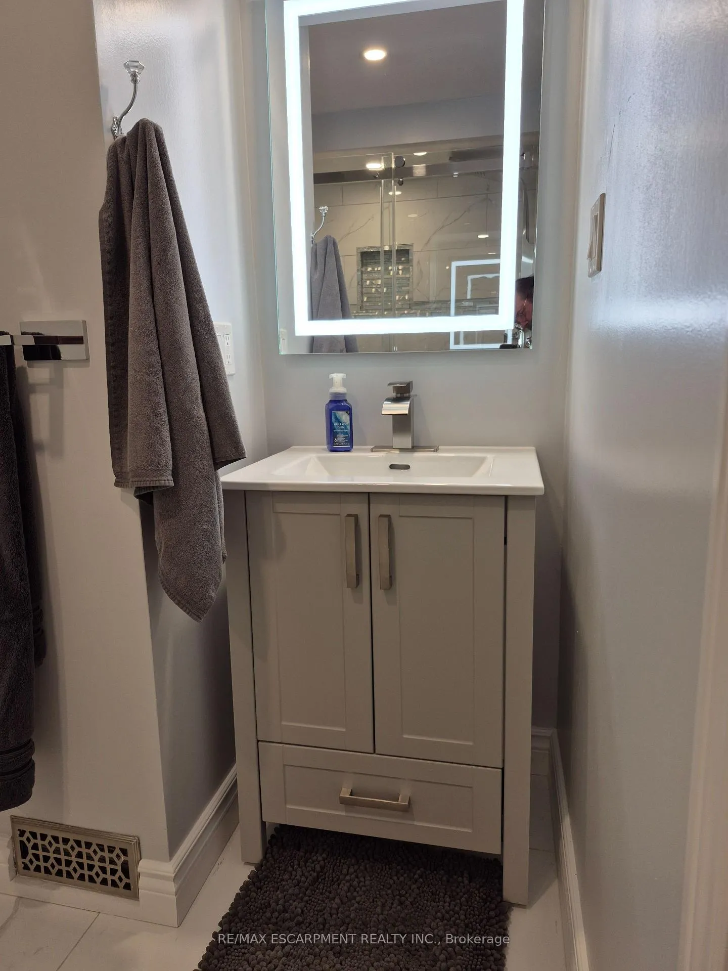 Photo 38 of 11 Silverspring Crescent, Hamilton, Rural Glanbrook — HOMEH
