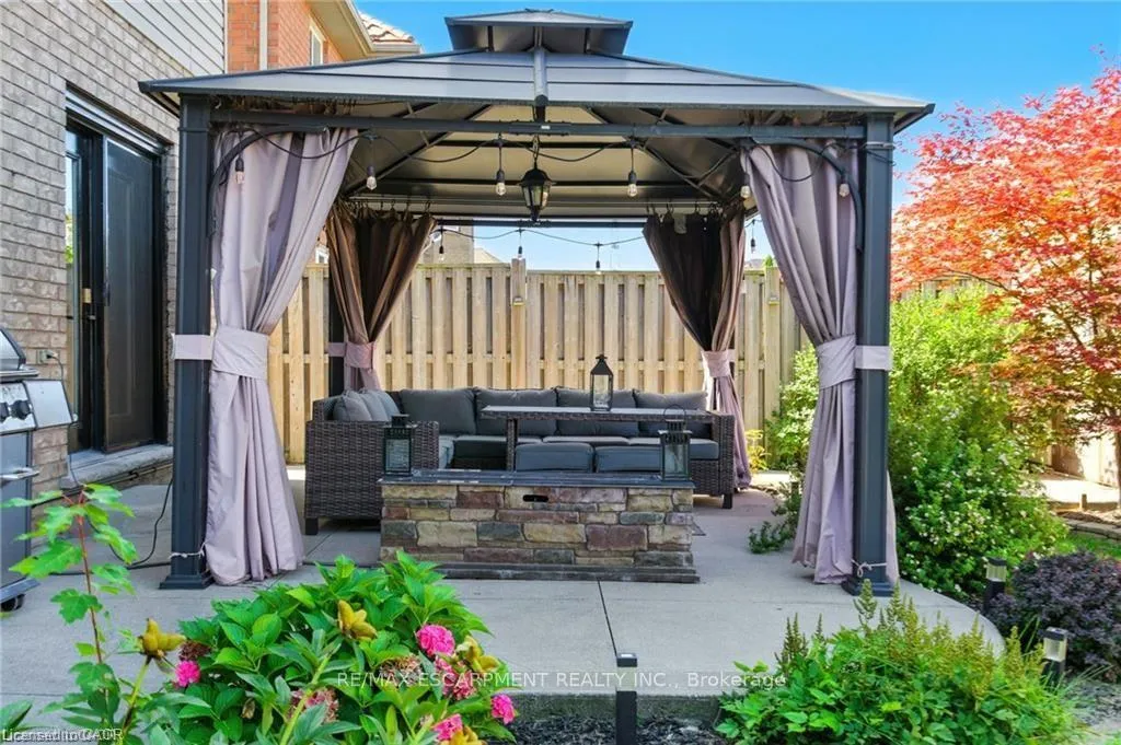 Photo 42 of 11 Silverspring Crescent, Hamilton, Rural Glanbrook — HOMEH
