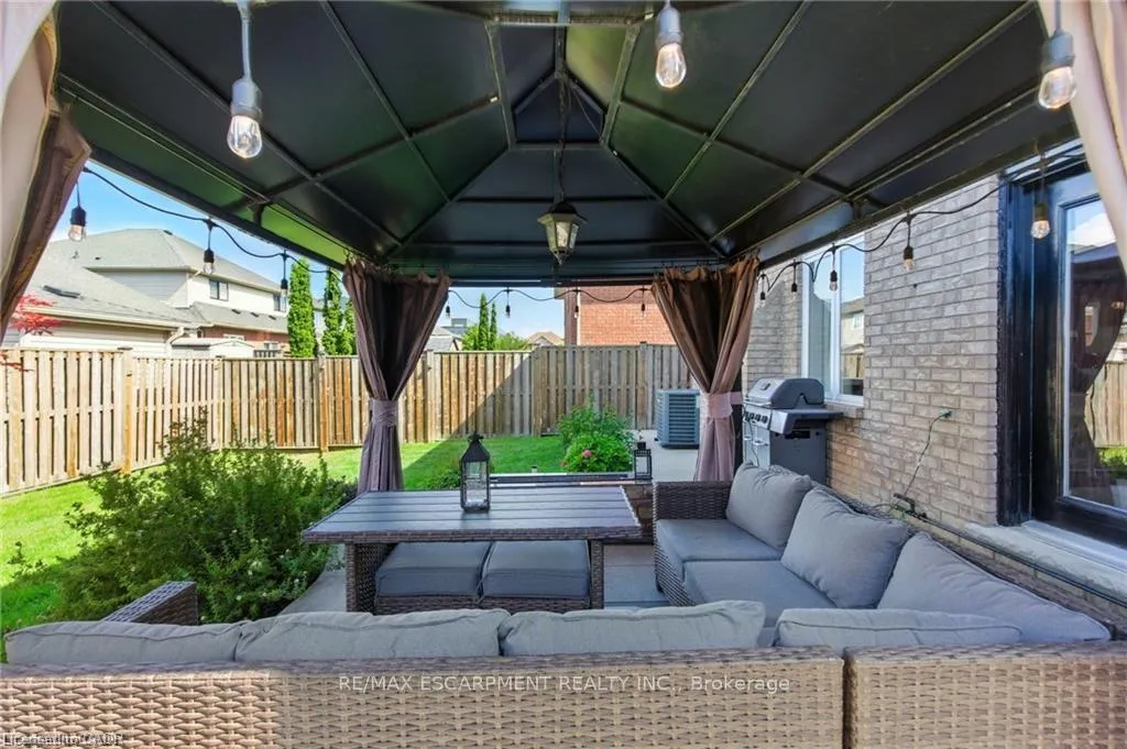 Photo 43 of 11 Silverspring Crescent, Hamilton, Rural Glanbrook — HOMEH