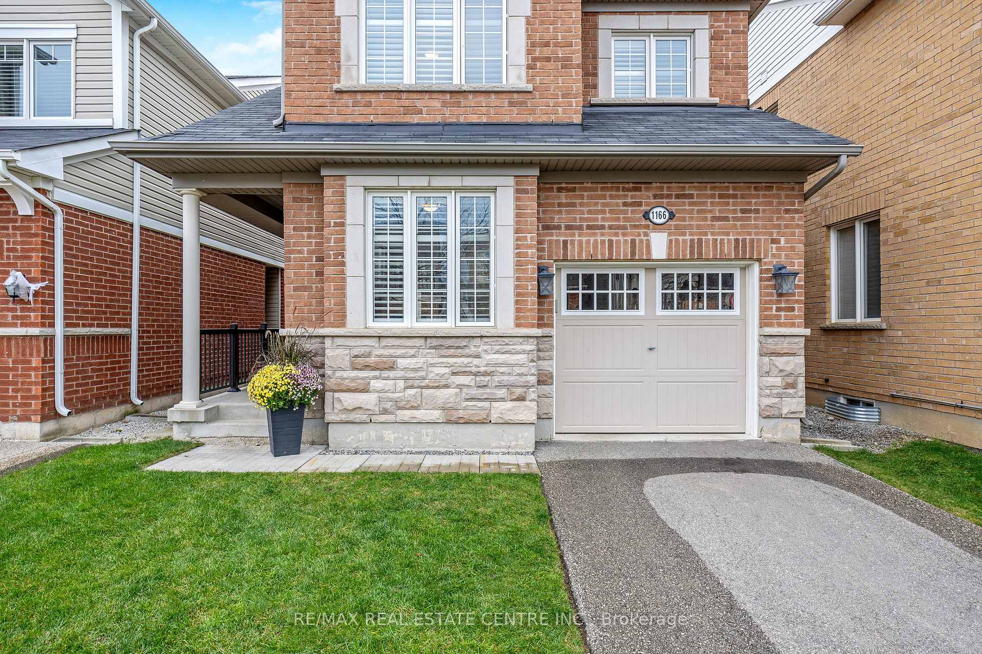 Photo 2 of 1166 Biason Circle, Milton, Willmott — HOMEH