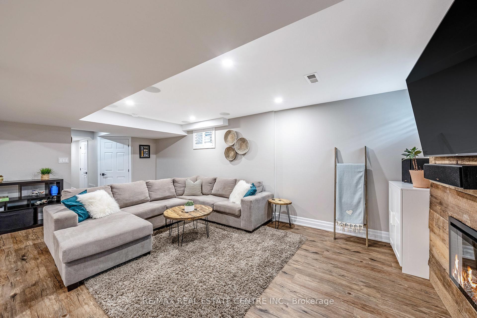 Photo 33 of 1166 Biason Circle, Milton, Willmott — HOMEH