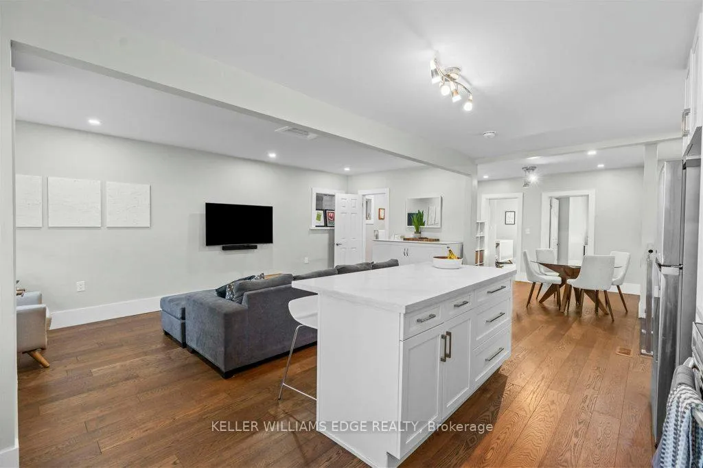 Photo 8 of 18 Park Row N, Hamilton, Crown Point — HOMEH