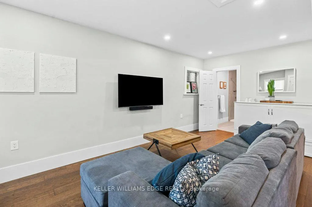 Photo 10 of 18 Park Row N, Hamilton, Crown Point — HOMEH