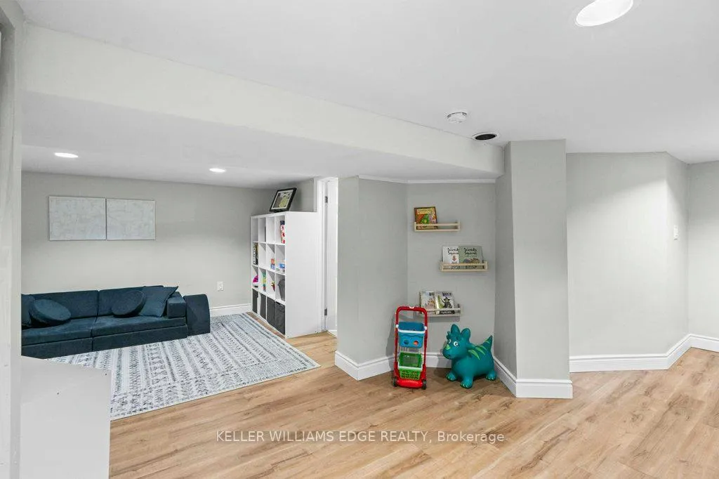 Photo 21 of 18 Park Row N, Hamilton, Crown Point — HOMEH