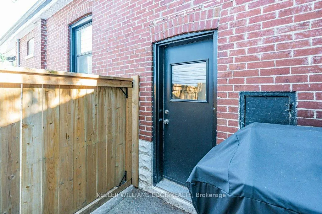 Photo 29 of 18 Park Row N, Hamilton, Crown Point — HOMEH